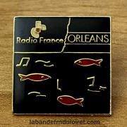 uUn pin's Radio France Orléans
