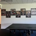 Quelques publicités et la table de ping-pong du service sport !