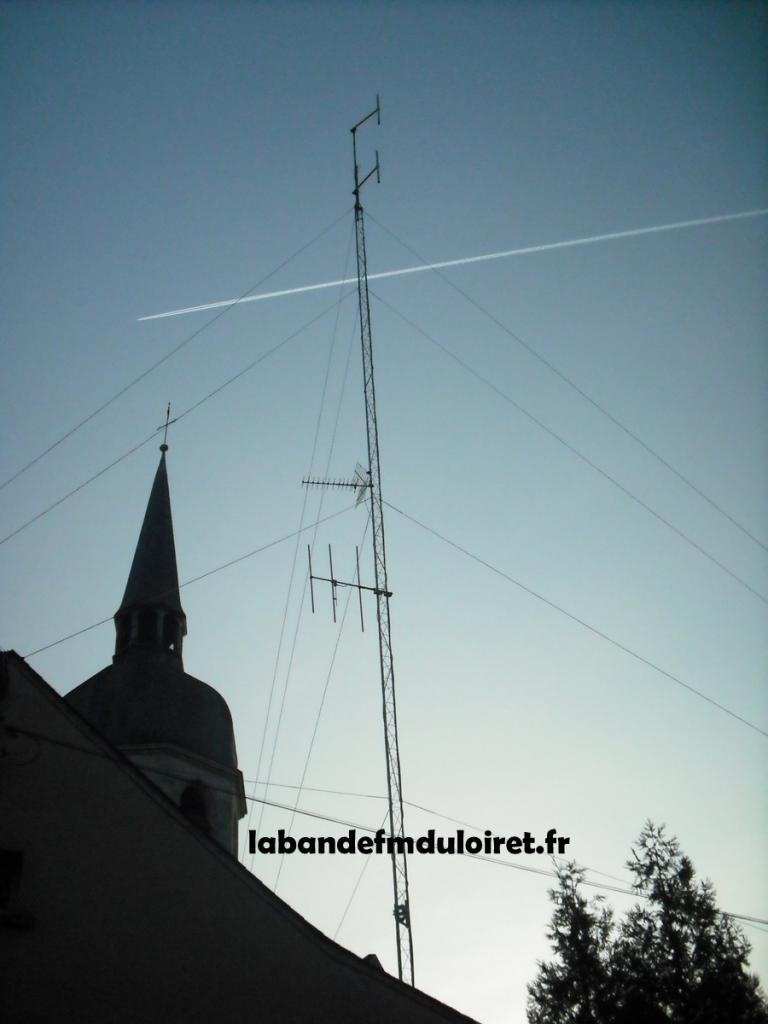 l' ancienne antenne de VAG FM à la nuit tombante...