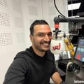 l'animateur Lionel dans son studio